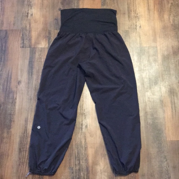 *sold*Lululemon Om Capri Joggers Size 4 - Picture 3 of 7